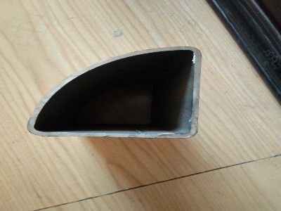 天津市北辰區(qū)滕飛翔金屬制品銷售部 專業(yè)供應面包管、扇形管、凹槽管，批發(fā)價格，品質(zhì)保障